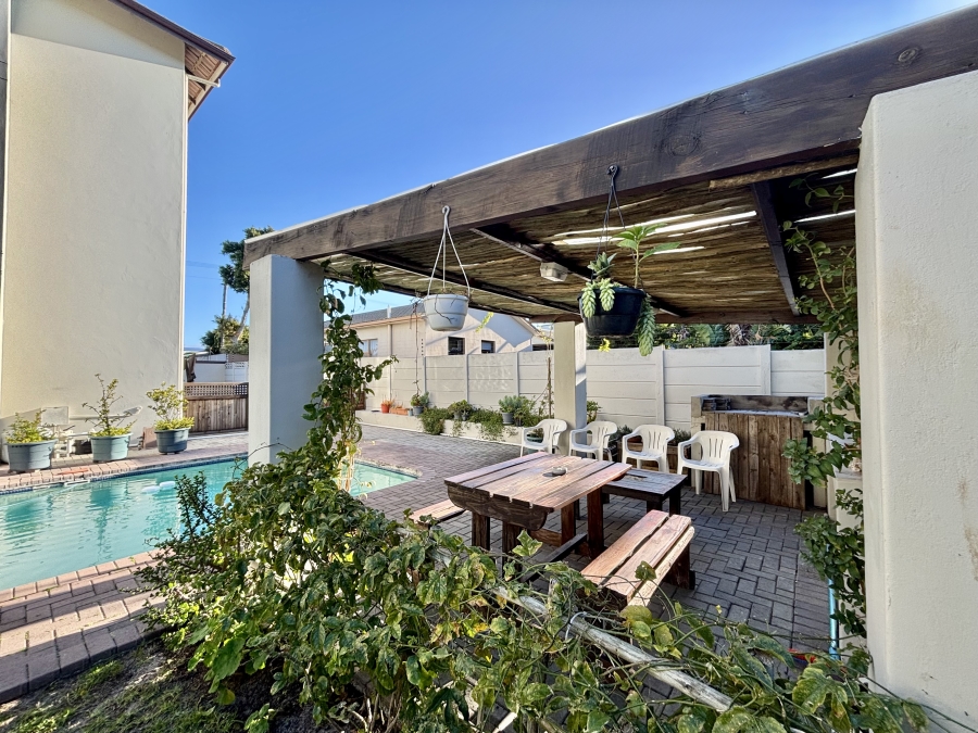 1 Bedroom Property for Sale in Sunridge Western Cape